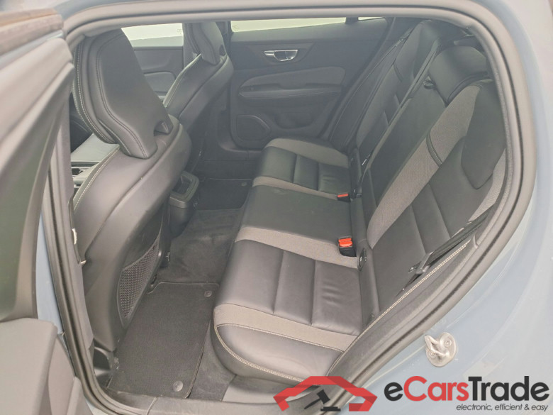 Volvo, V60 '18, Volvo V60 B4 D R-Design Aut. 5d #4