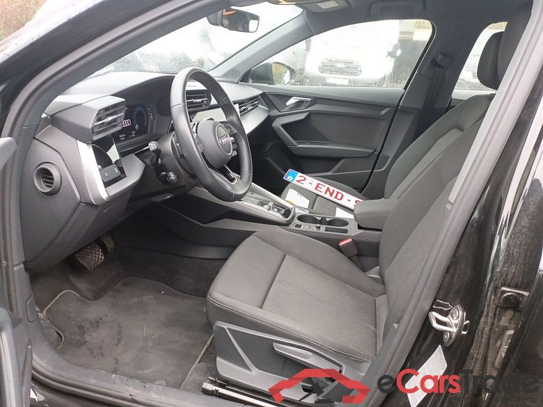 Audi A3 Sportback 1.4 40 TFSI e Attraction 5d !! Damaged car !! #3