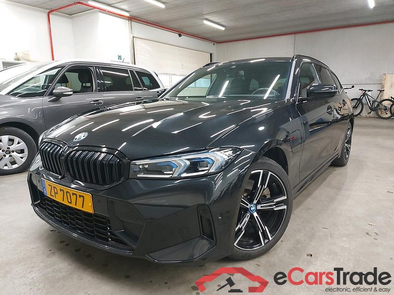 BMW - BMW 3 TOURING 330e 292PK M Sport With Heated Seats & Pack Innovation With Adaptive Light & Driving Assistant Pack & Live CockPit Pro     * HYBRID *