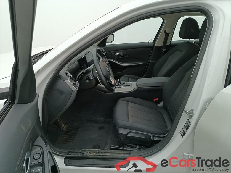 BMW 3 - 2019 318iA 156hp OPF 4d #3
