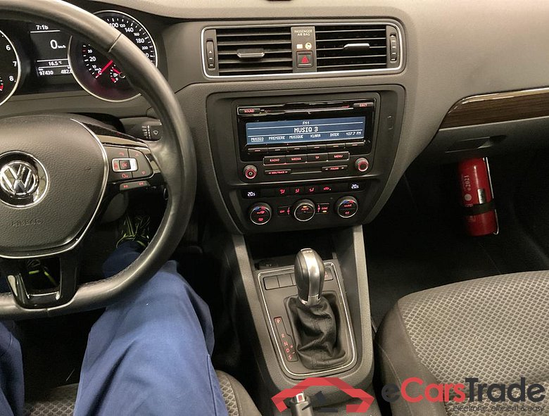 VOLKSWAGEN Jetta Jetta Comfortline 1.4 TSI BlueMotion Technology 92 kW (125 ch) 7 vitesses DSG #5