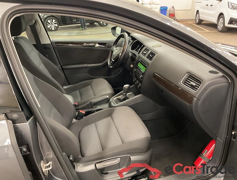 VOLKSWAGEN Jetta Jetta Comfortline 1.4 TSI BlueMotion Technology 92 kW (125 ch) 7 vitesses DSG #6