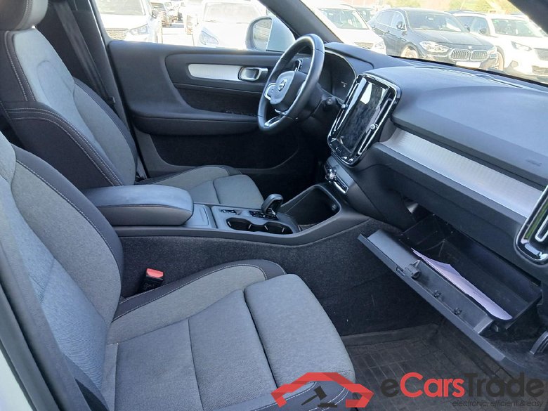 VOLVO XC40 / 2021 / 5P / todoterreno 2.0 B3 G Core Dark Auto #6