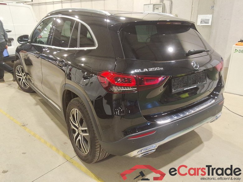 MERCEDES-BENZ GLA - Klasse 1.3 GLA 250 E DCT LUXURY LINE #2