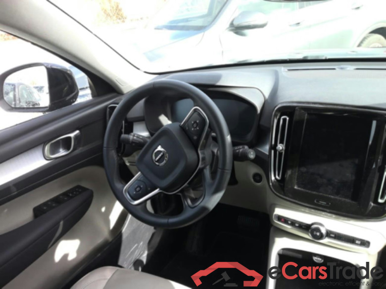 VOLVO XC40 / 2017 / 5P / todoterreno 1.5 T5 Twin Recharge Inscription Ex Auto #3