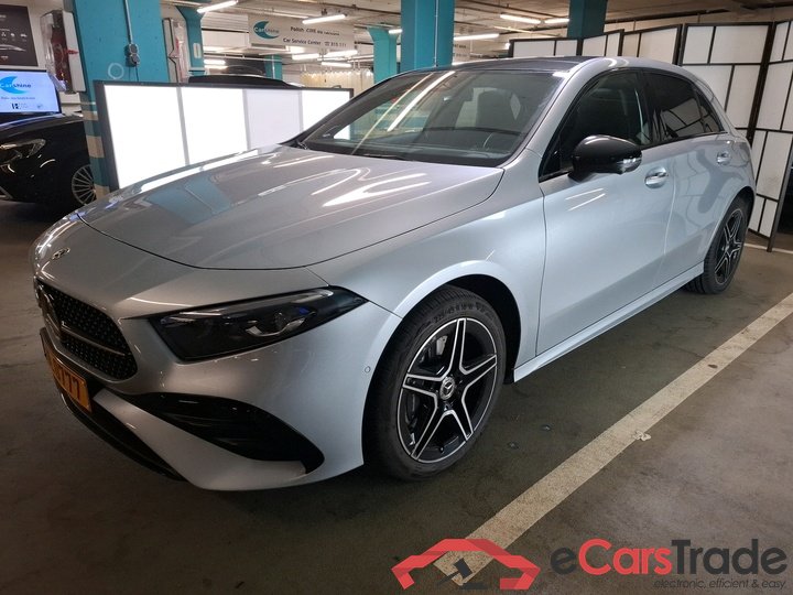 Mercedes A 250e Facelift Plug-In Hybrid AMG Night Aut. Pano LED-Xenon Head-Up Widescreen Ambient Burmester Navi 1/2 Sport-Leather-Alcantara KeylessGo Camera Klima PDC ...