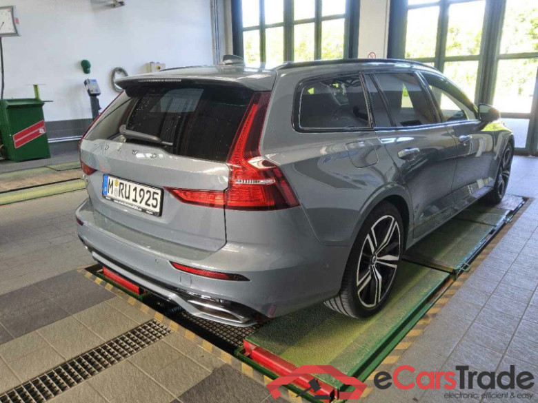 Volvo V60 Kombi (2018->) DE - Kb5 B5 (Benzin) AWD EU6d, Plus Dark Mild-Hybrid, 2021 - 2022 #3