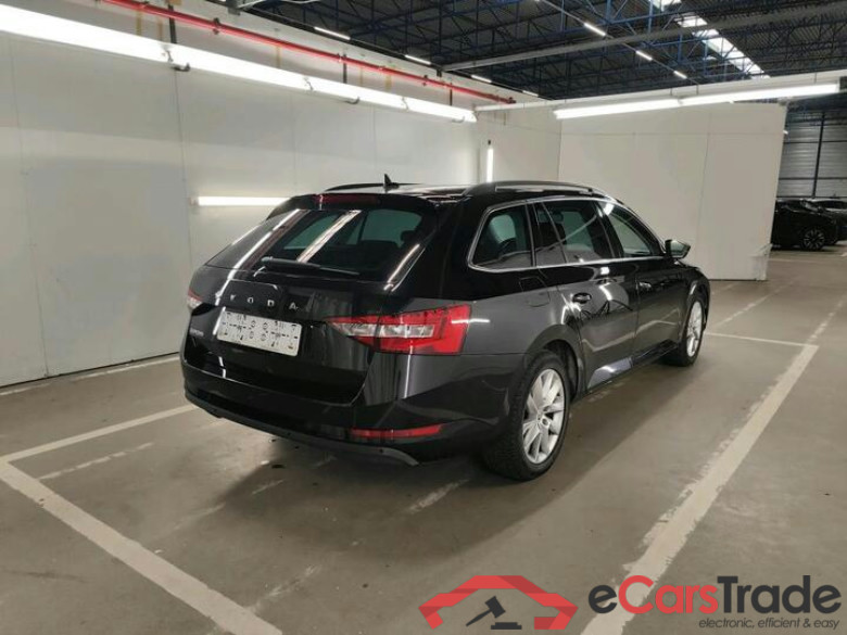 Skoda Superb Combi Superb Combi 1.5 TSI ACT DSG7 Clever 110kW/150pk  5D/P Auto-7 (4 seizoenen Banden) - CO2 onvolledig #4