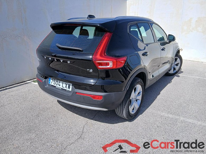 VOLVO XC40 / 2017 / 5P / todoterreno 1.5 T2 Momentum Pro Auto #2