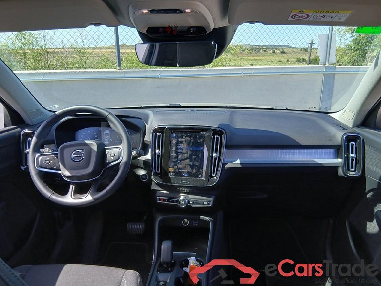 VOLVO XC40 / 2017 / 5P / todoterreno 1.5 T2 Momentum Pro Auto #3
