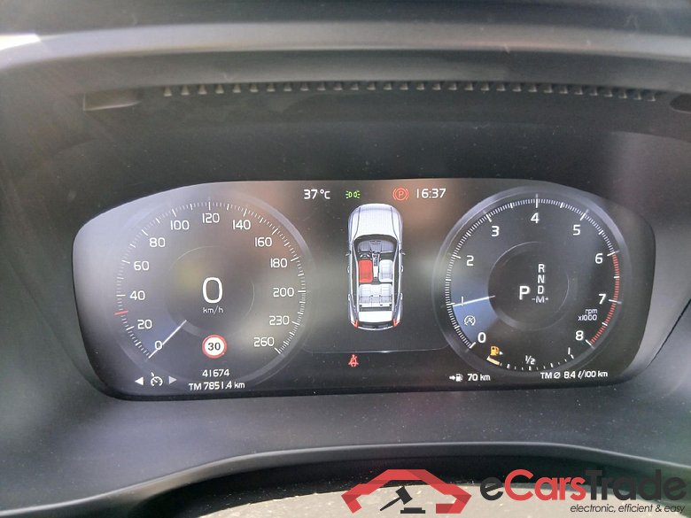 VOLVO XC40 / 2017 / 5P / todoterreno 1.5 T2 Momentum Pro Auto #4