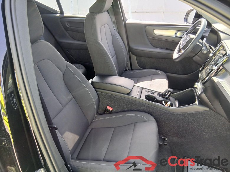 VOLVO XC40 / 2017 / 5P / todoterreno 1.5 T2 Momentum Pro Auto #6