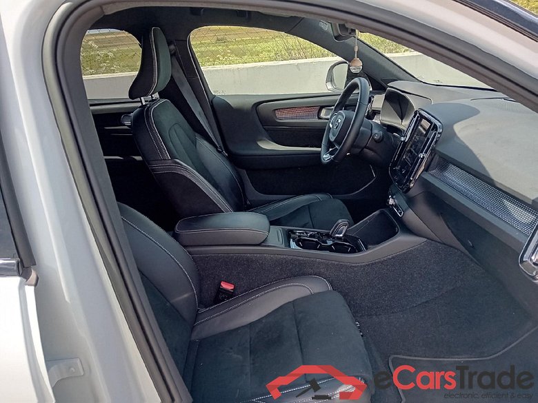 VOLVO XC40 / 2017 / 5P / todoterreno 2.0 B3 G R-Design Auto #6