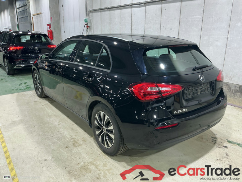 MERCEDES-BENZ A-CLASS 1.3 A 180 ESSENTIAL LINE DCT #3