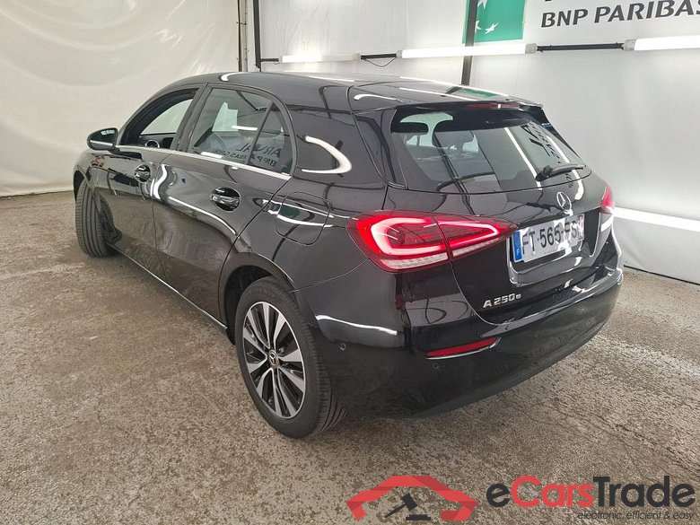 MERCEDES-BENZ Classe A Compact / 2018 / 5P / Berline A 250 e Business Line 8G-DCT #2