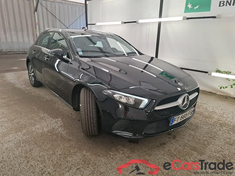 MERCEDES-BENZ Classe A Compact / 2018 / 5P / Berline A 250 e Business Line 8G-DCT #4