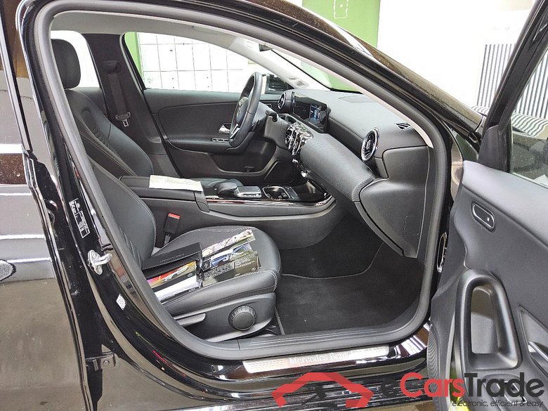 MERCEDES-BENZ A-Klasse A 180 7G-DCT Style 5d 100kW #4