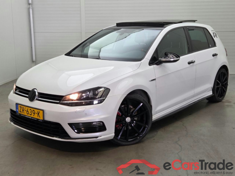 VOLKSWAGEN GOLF 1.4 TSI ACT Connected Series #1