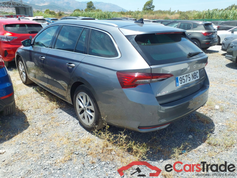 SKODA Octavia 2.0 TDI 110 kW (150CV) DSG 7 vel AutomÃ¡tico Combi Design(Pano-Roof + Winterpack) #2
