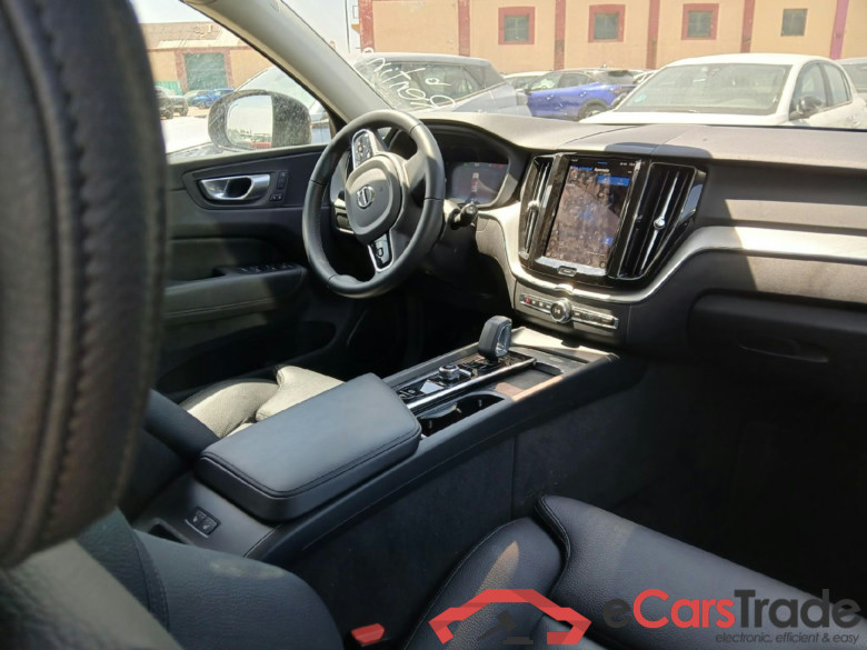 VOLVO XC60 / 2017 / 5P / todoterreno 2.0 B4 D AWD Plus Dark Auto #3