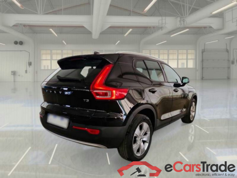 VOLVO XC40 / 2017 / 5P / SUV T3 AUTOMATICO MOMENTUM PRO #2