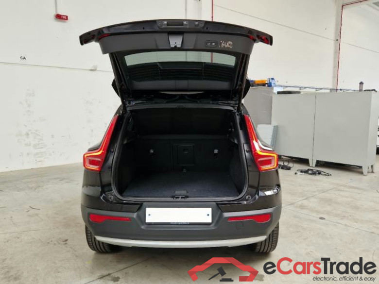 VOLVO XC40 / 2017 / 5P / SUV T4 PLUG-IN HYBRID AUTO RECH INSCRIP EXPR #5