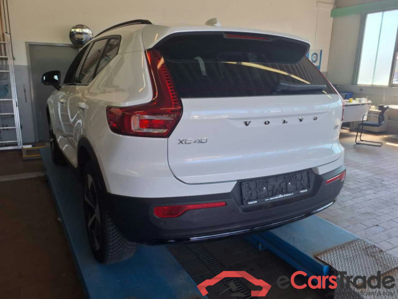 Volvo XC40 (2017->) DE - SUV5 B4 2WD EU6d, Plus Dark, (Facelift) 2022 - 2024 #3