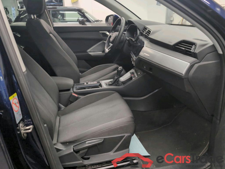 AUDI - AUD Q3 45 TFSI e 245PK S-Tronic Pack Business With Heated Seats & Comfort Key & Rear Camera & Towing Hook & Pano Roof  * HYBRID * #3