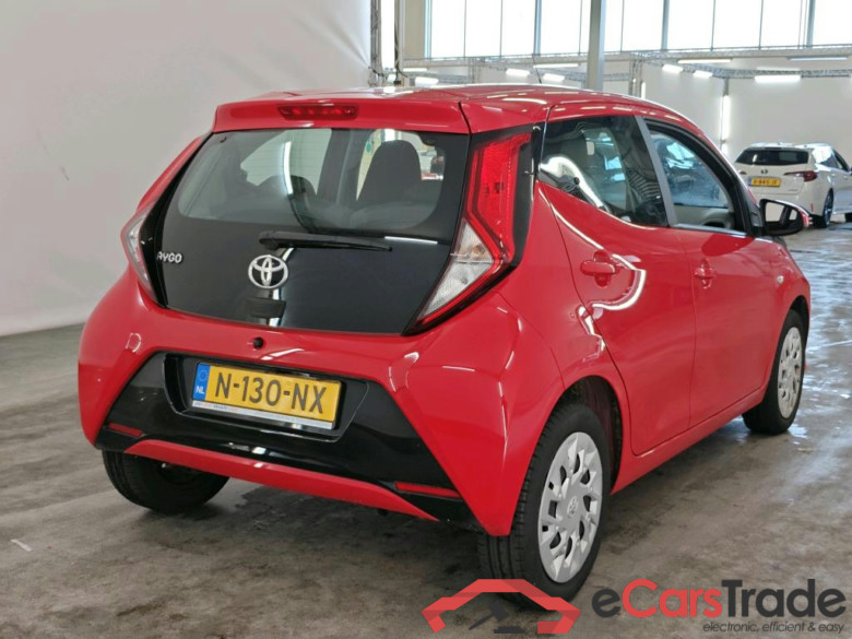 Toyota AYGO 1.0 VVT-i x-play 5d #2