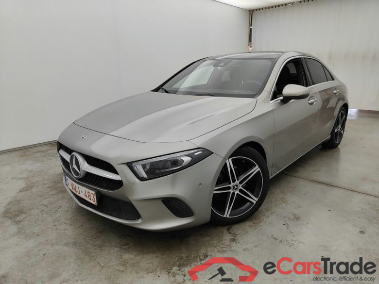Mercedes-Benz A-Klasse Limousine A 180 d DCT Launch Edition 4d #2