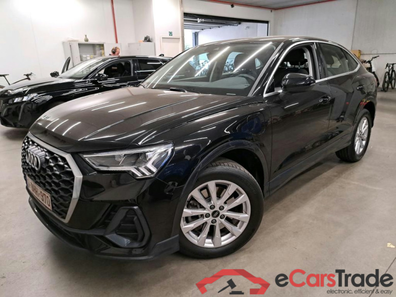 AUDI - AUD Q3 SB 45 TFSI e 245PK S-Tronic Pack Platinum With Heated Seats & Adaptive Cruise & Rear Camera & Towing Hook