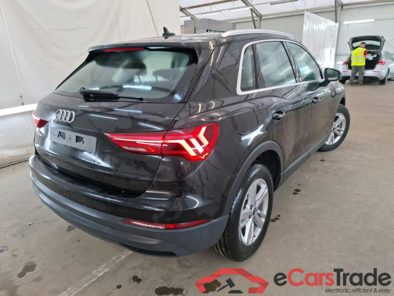 AUDI Q3 / 2018 / 5P / SUV 45 TFSI E 245 S TRONIC BUSINESS EXE #3