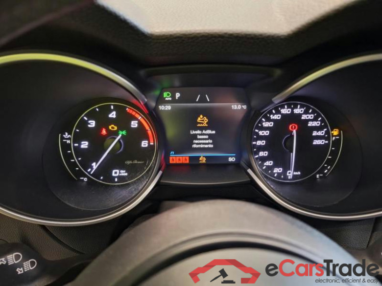 ALFA ROMEO STELVIO / 2017 / 5P / SUV 2.2 TURBO DIESEL 160CV BUSINES AT8 RWD (AUTOCARRO) #4
