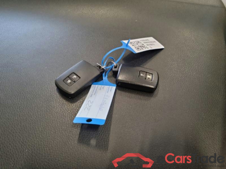 TOYOTA YARIS / 2017 / 5P / BERLINA 1.5 HYBRID ACTIVE MY18 #1