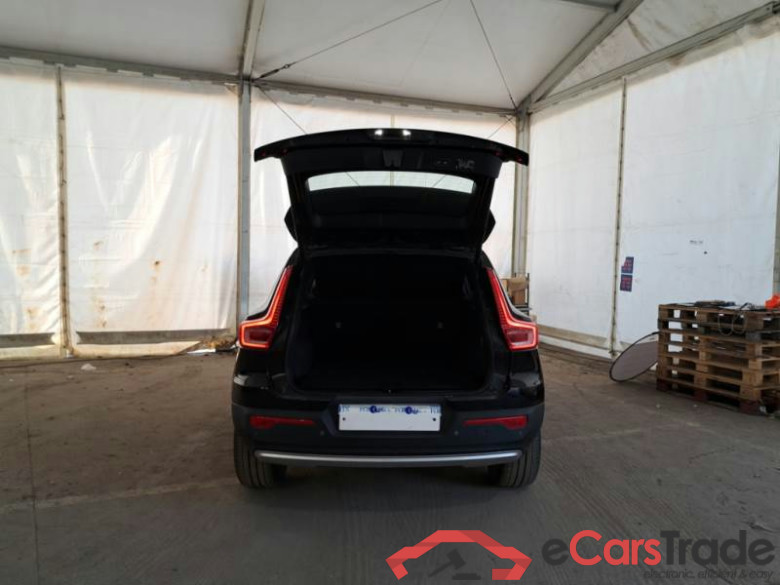 VOLVO XC40 / 2017 / 5P / SUV T4 PLUG-IN HYBRID AUTO RECH INSCRIP EXPR #5