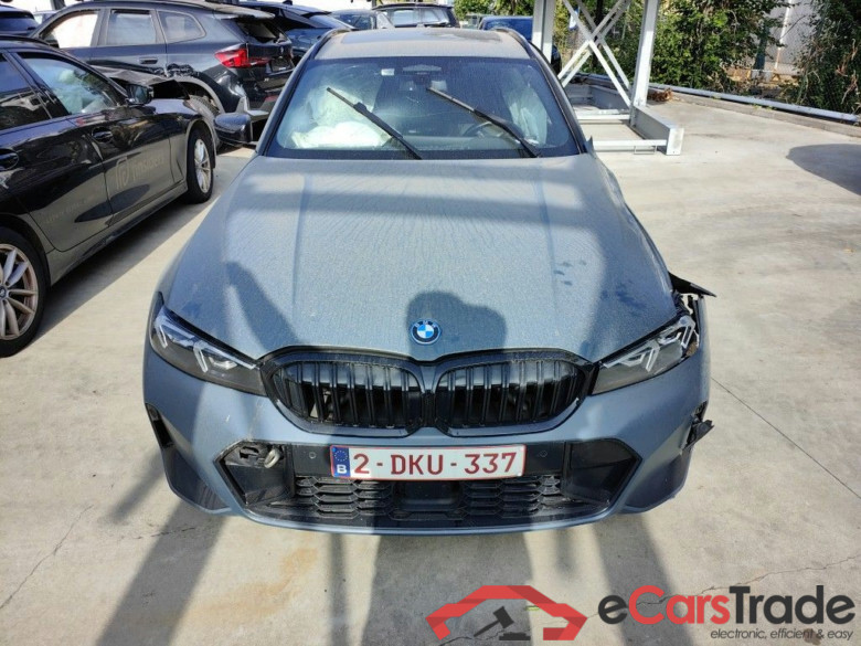 BMW 3 Reeks Touring 330e (215 kW) 5d !! Damaged car !!
