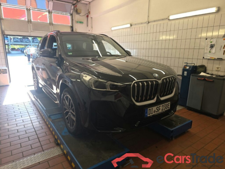 BMW iX1 