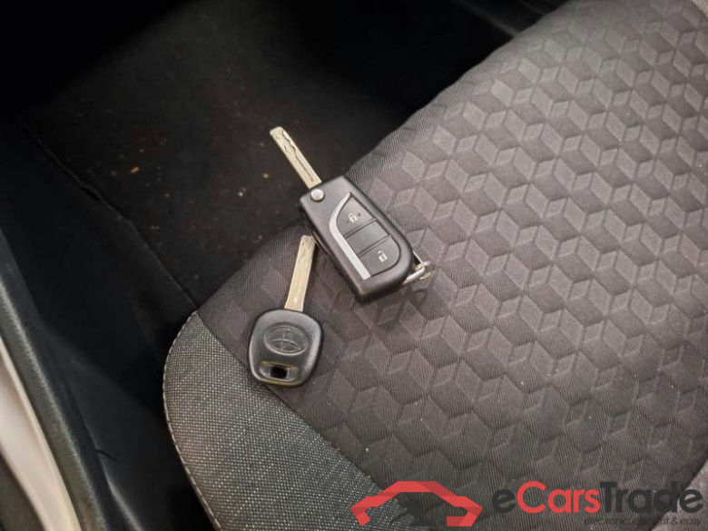 TOYOTA YARIS / 2020 / 5P / BERLINA HYBRID BUSINESS MY20 #6