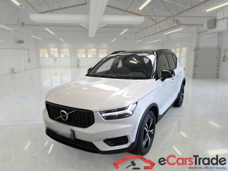 VOLVO XC40 / 2017 / 5P / SUV T3 AUTOMATICO R-DESIGN #1