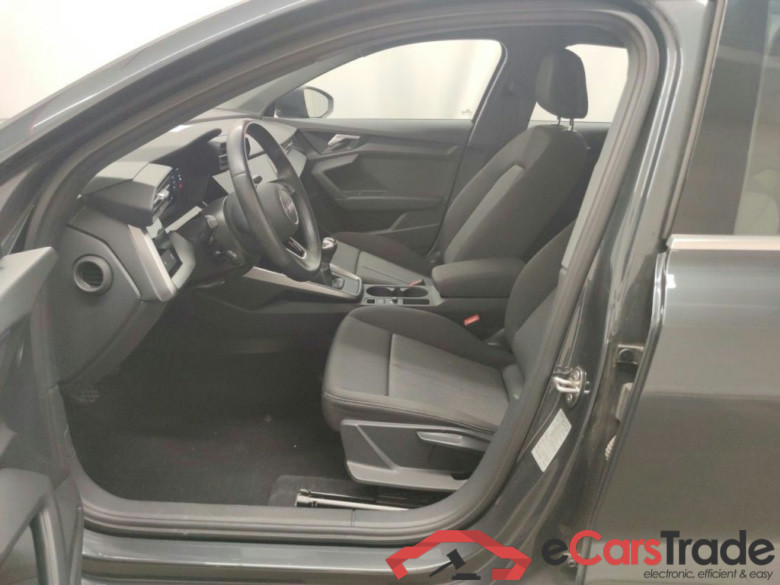 Audi A3 Sportback 2.0 30 TDi 85kW Attraction 5d #3