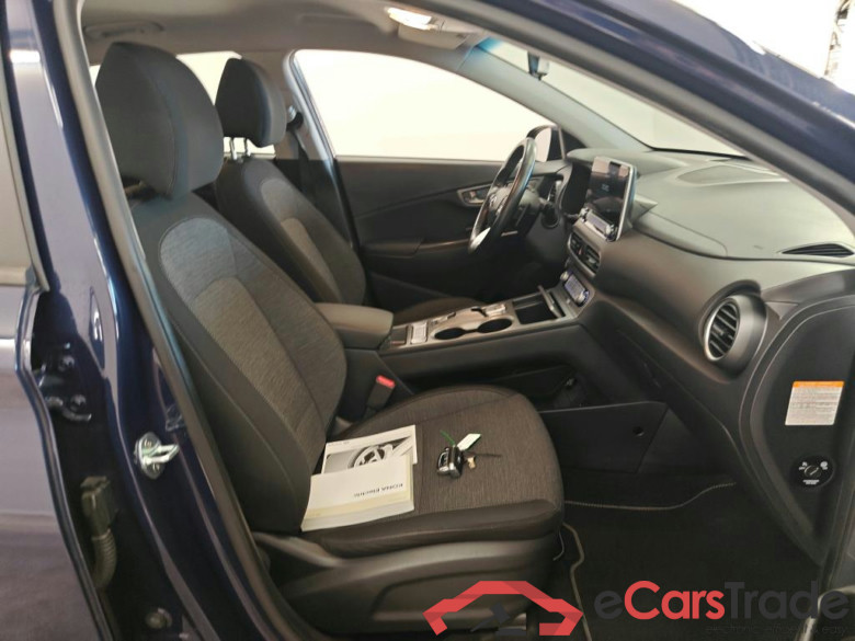 Hyundai KONA Comfort Smart Electric 64 kWh 5d #3