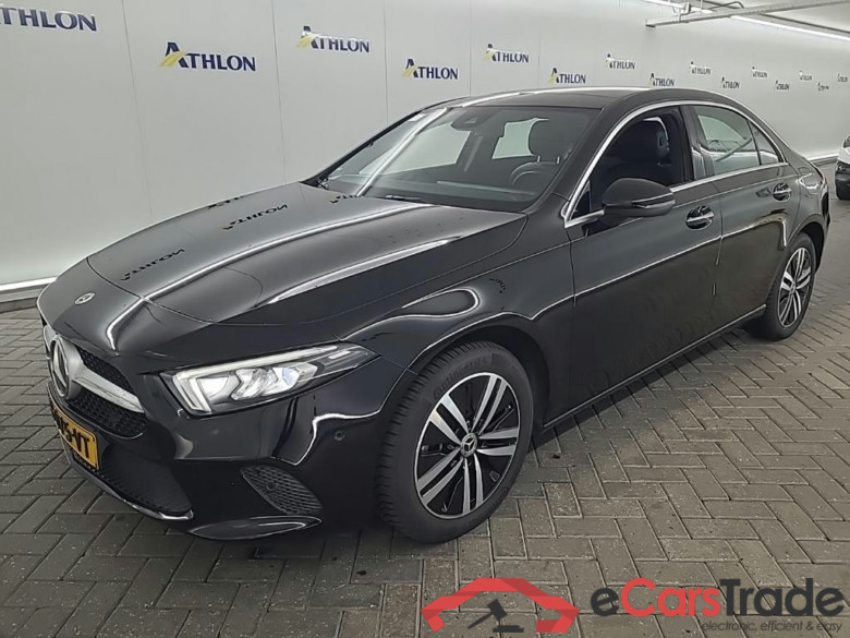 MERCEDES-BENZ A-Klasse Limousine A 250 e DCT Luxury Line 4D 160kW