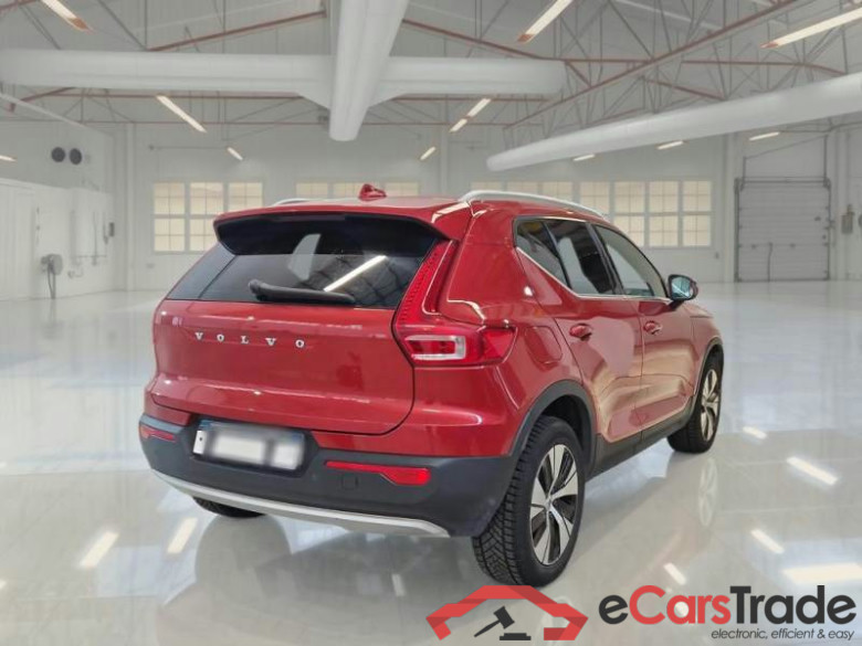 VOLVO XC40 / 2017 / 5P / SUV T4 PLUG-IN HYBRID AUTO RECH INSCRIP EXPR #2