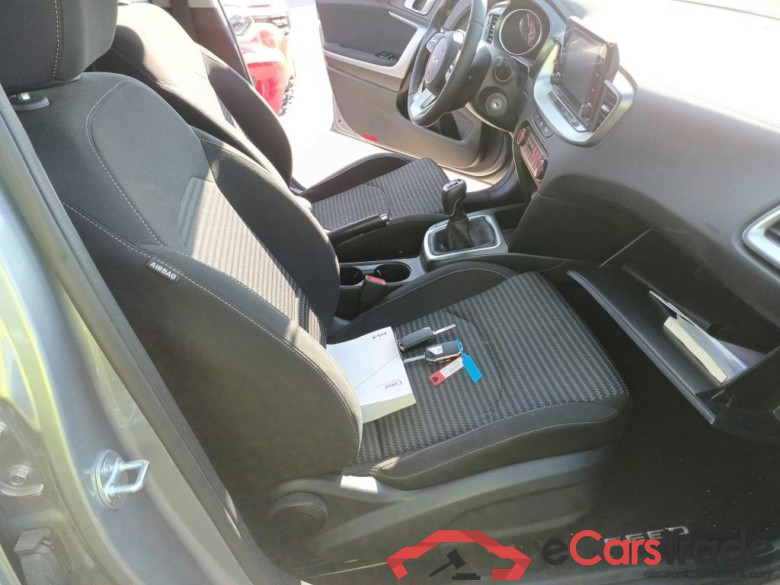 KIA Ceed / 2021 / 5P / berlina con portón 1.0 T-GDi 74kW (100CV) Drive #6