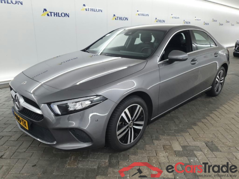 MERCEDES-BENZ A-Klasse Limousine A 250 e DCT Luxury Line 4D 160kW