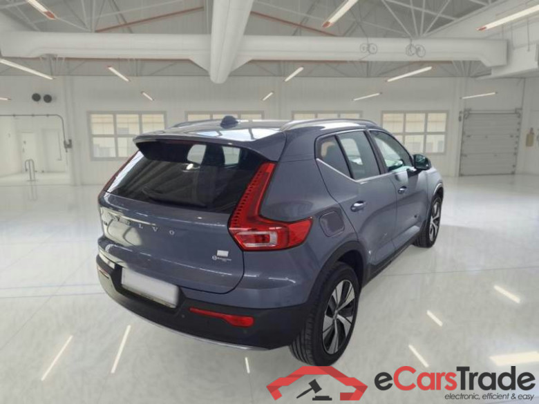 VOLVO XC40 / 2017 / 5P / SUV T4 PLUG-IN HYBRID AUTO RECH INSCRIP EXPR #2