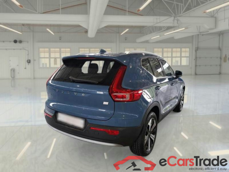 VOLVO XC40 / 2021 / 5P / SUV T5 Recharge Plug-in auto Plus Bright #2