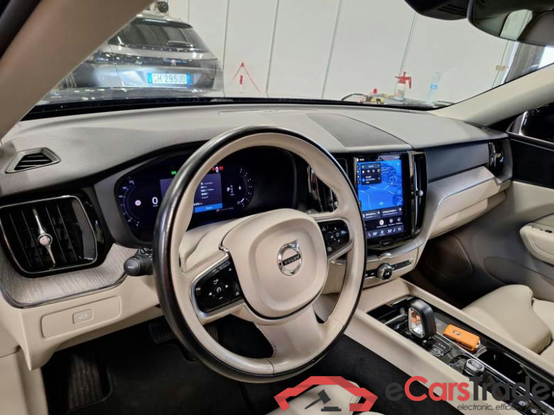 VOLVO XC60 / 2021 / 5P / SUV B4 D AUTOMATICO PLUS DARK #3