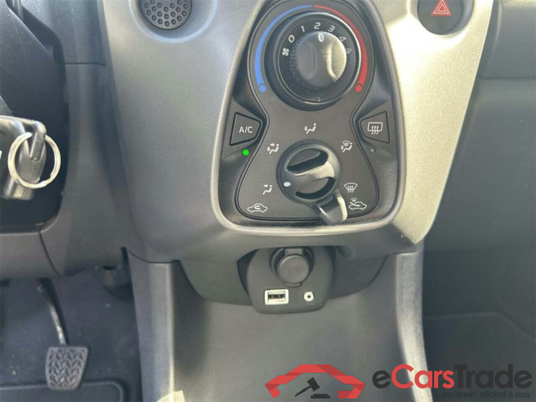 TOYOTA Aygo 1.0 VVT-i x-play #6