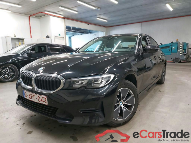 BMW - BMW 3 BERLINE 318i 156PK With Climatic & Navigation & Rear Park Sensors * PETROL * #1